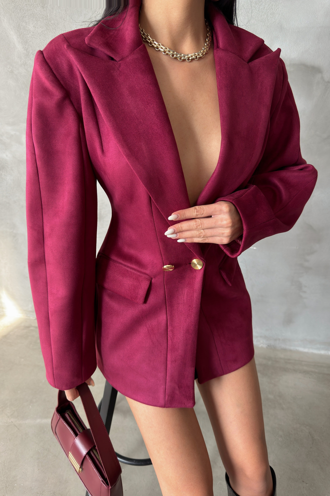 Blazer en velours bordeaux avec boutons dorés