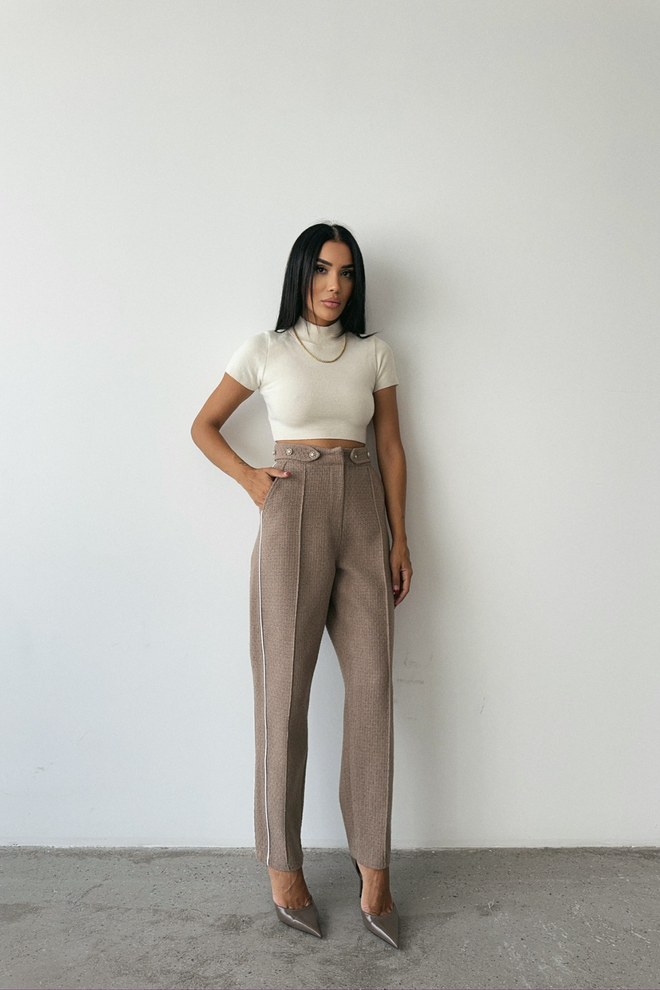 Pantalon beige en tweed avec boutons