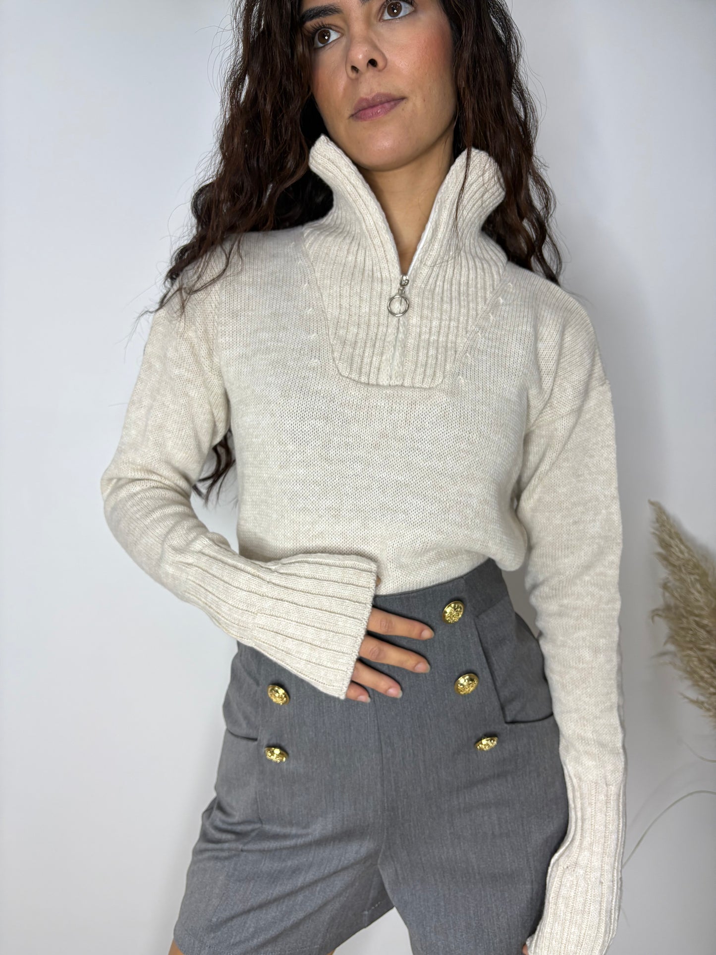 Pull zippé col montant beige
