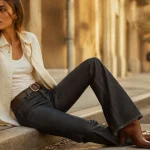 Tenue western femme chic : santiags et denim, sans effet déguisement