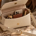 Petit sac à main en cuir, essentiel et élégant